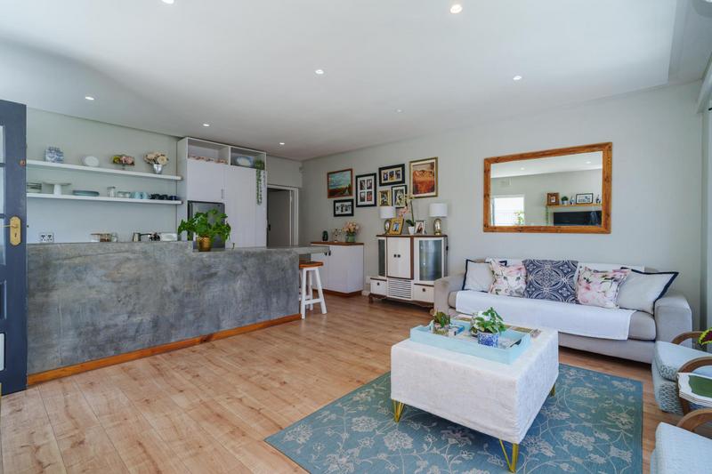 2 Bedroom Property for Sale in Harfield Village Western Cape